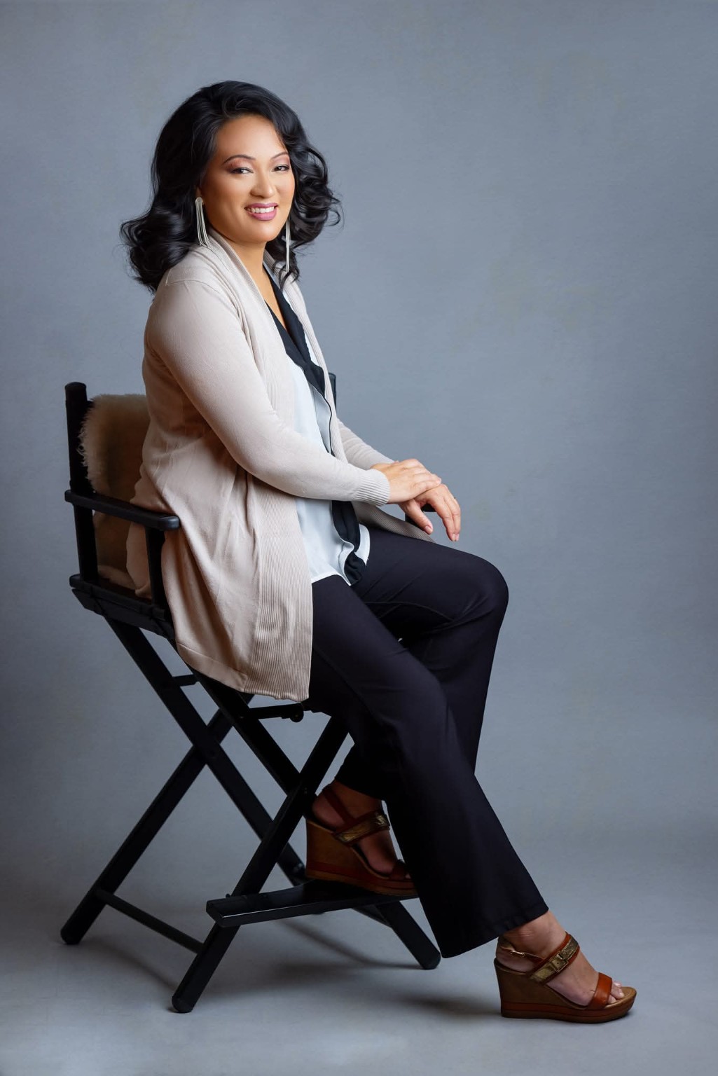 Leimomi seated in a relaxed founder portrait