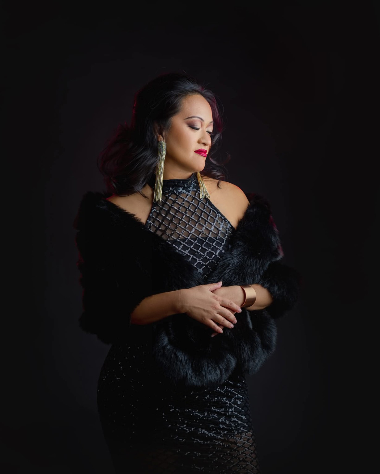Leimomi in an elegant media portrait